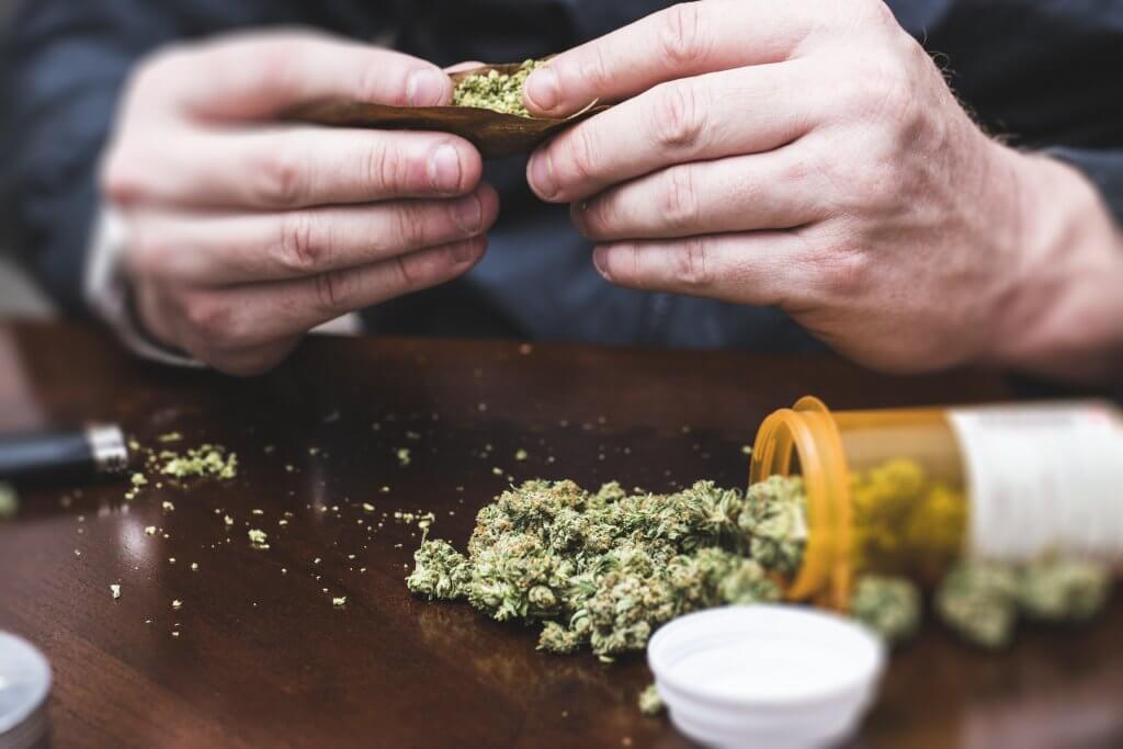 marijuana-joint-rolling